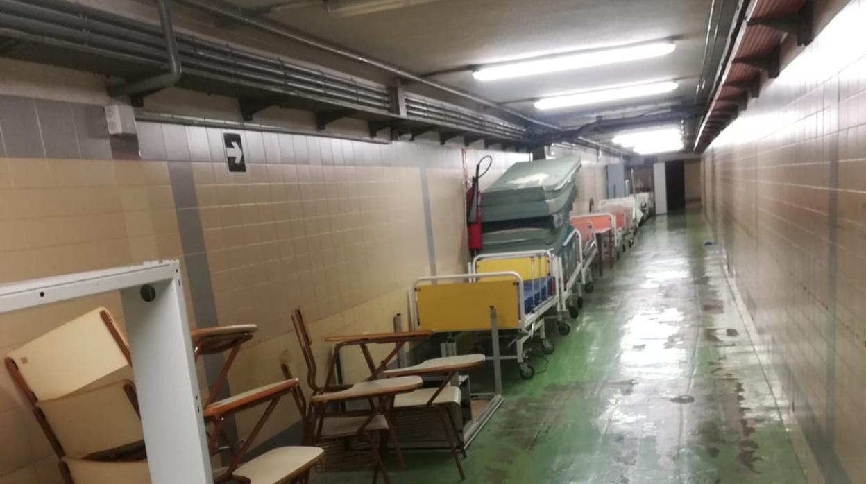 Imagen de la acumulación de objetos en el sótano del hospital Clínico de Valencia