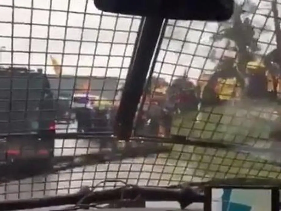 Imagen captada desde el interior de uno de los furgones que trasladaron a Madrid a los nueve presos preventivos