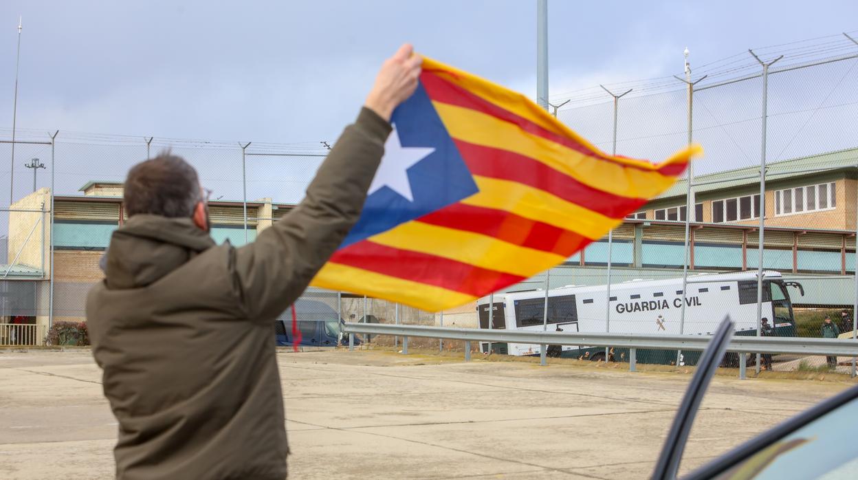 Llegada de los presos independentistas acusados de rebelión a la prisión de Soto del Real