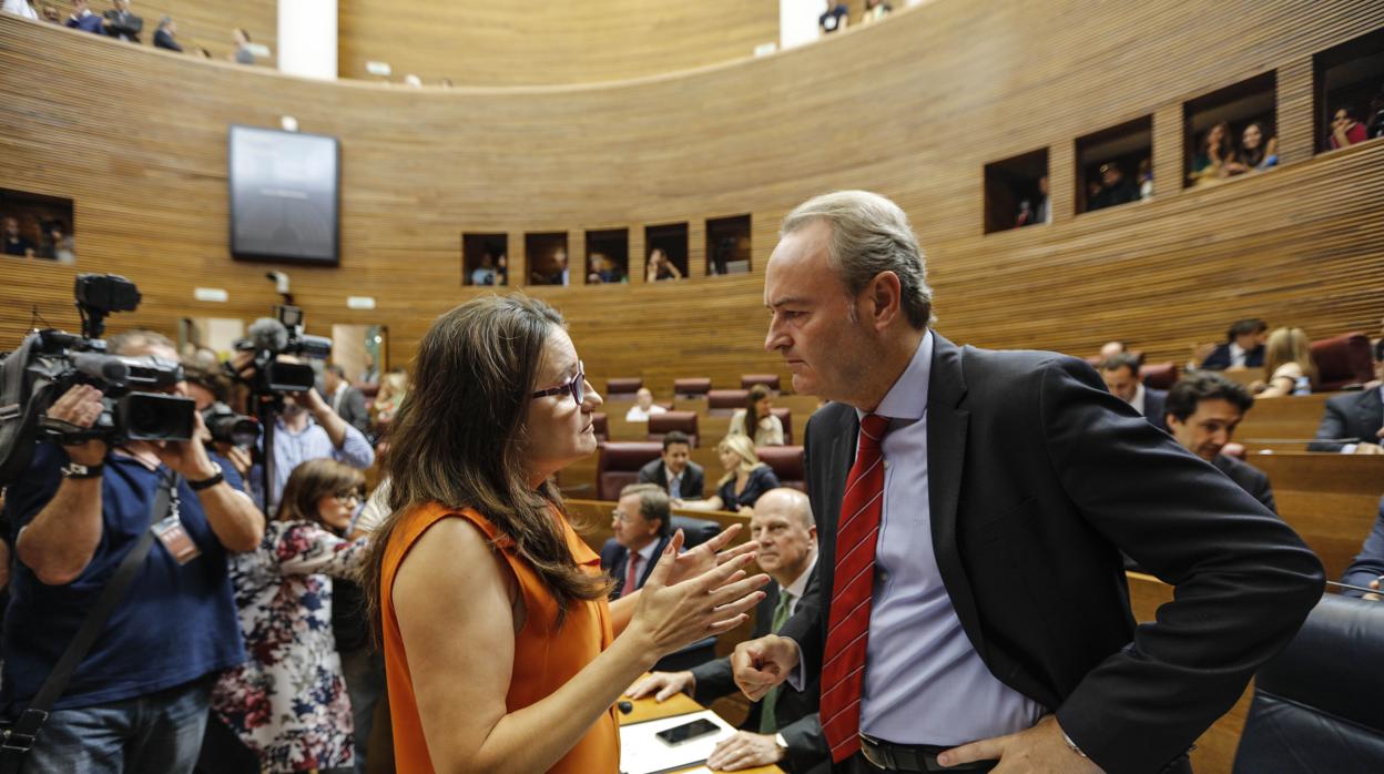 Mónica Oltra y Alberto Fabra, en las Cortes Valencianas en una imagen de archivo