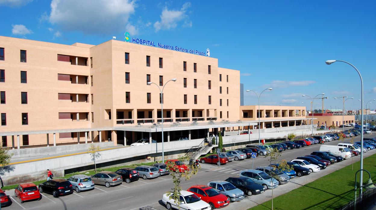 Fachada principal del hospital de Talavera