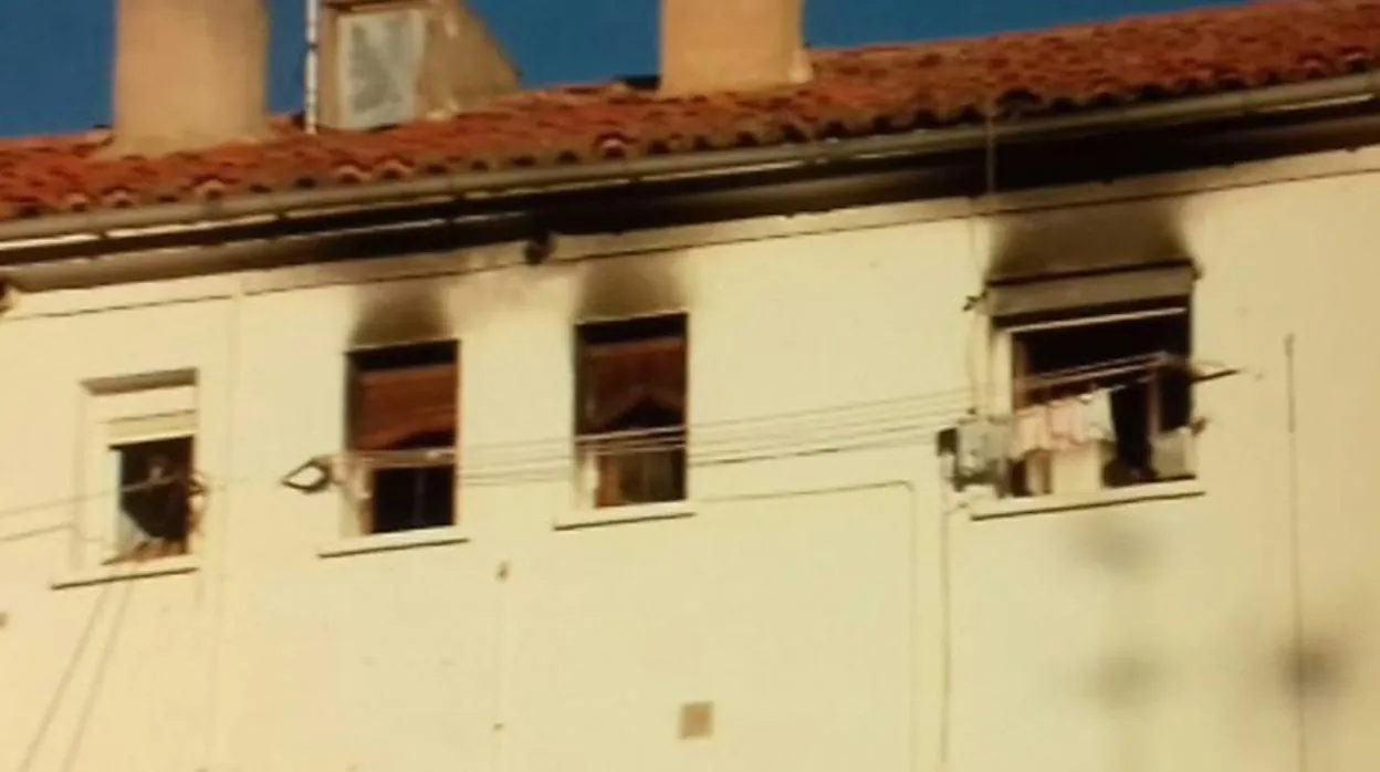 Imágenes de la vivienda donde tuvo lugar el incendio de Albacete