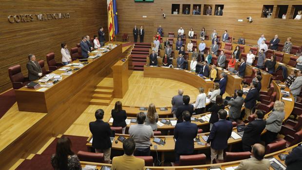 Cinco consellers se ausentarán de las Cortes pese al acuerdo de priorizar la agenda parlamentaria