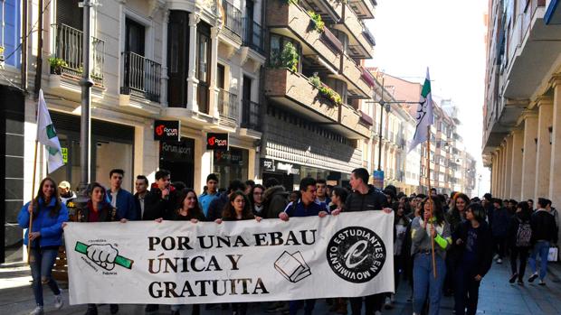 Castilla y León adecúa la EBAU a comunidades con inferior nivel