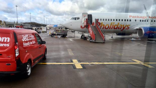 Desvían un vuelo que iba a Canarias por falta de agua para el café