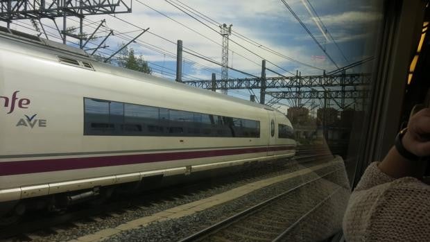 Muere un hombre arrollado en la vía férrea y el siniestro retrasa siete trenes