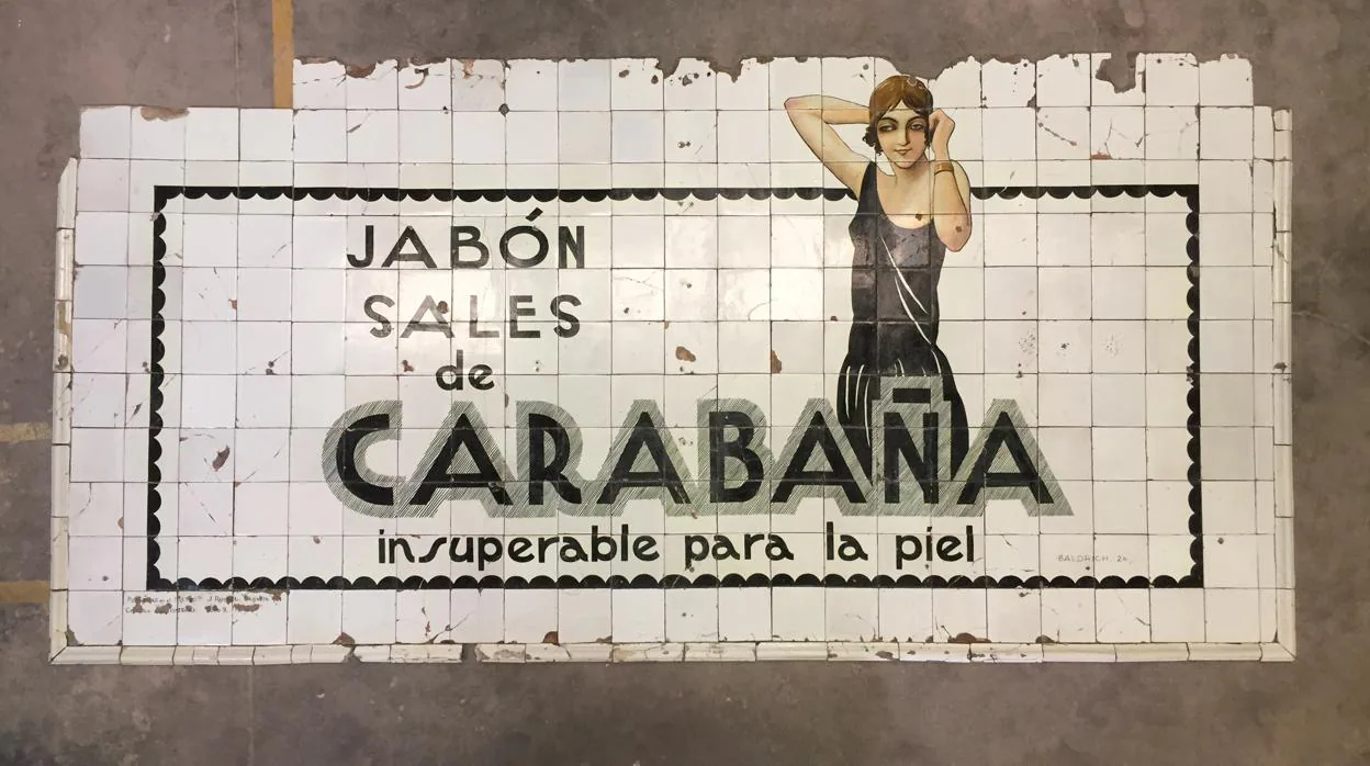 El anuncio hallado en la estación de Metro de Sevilla