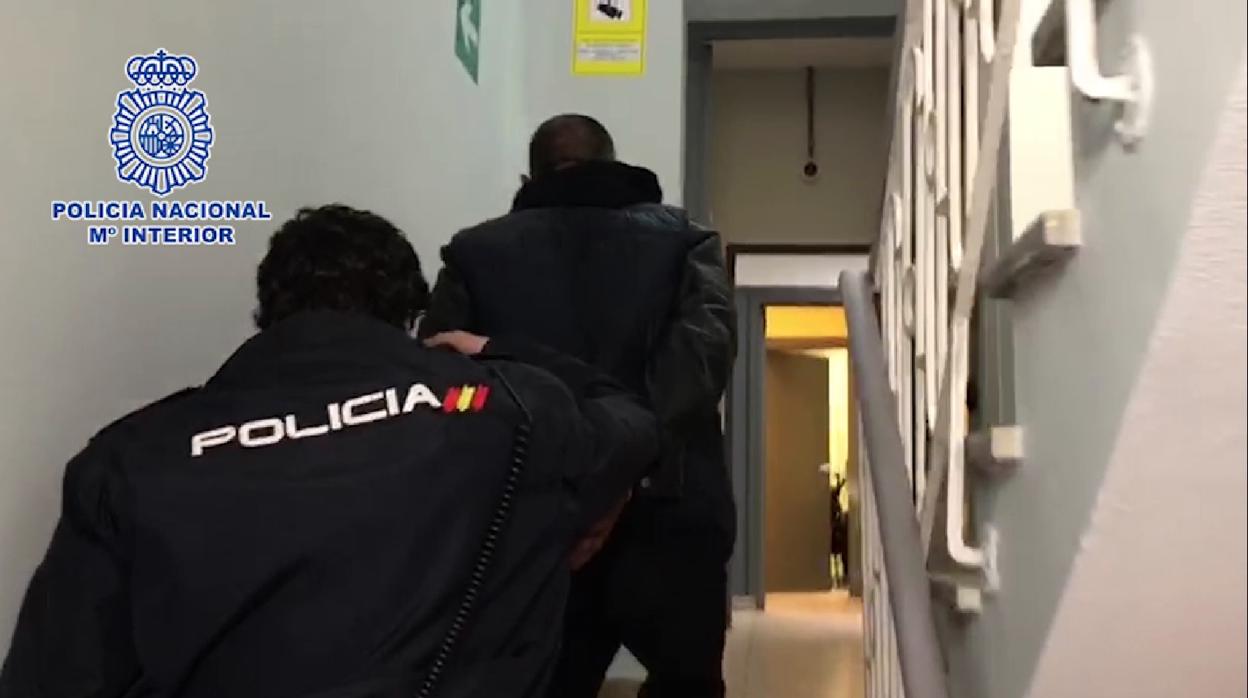 Uno de los detenidos, en dependencias policiales tras ser arrestado