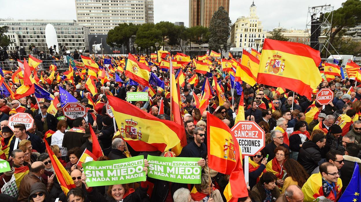 Clamor popular en la manifestación en Madrid contra la política de Pedro Sánchez