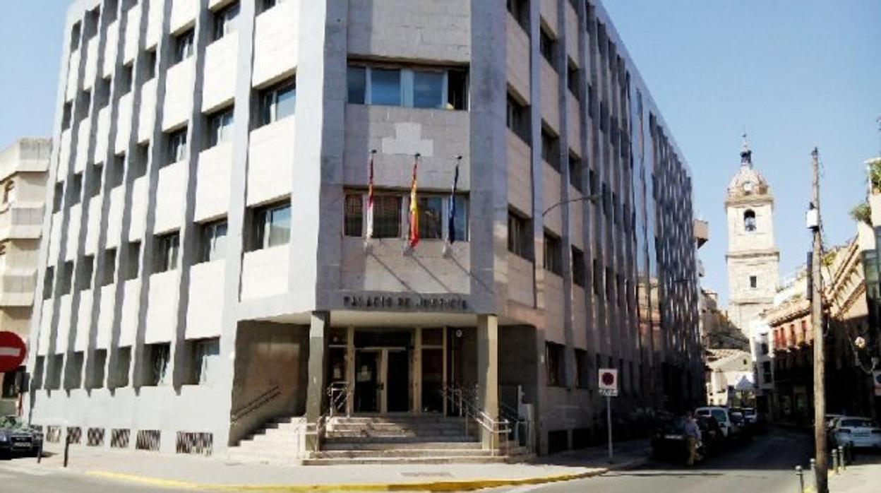 Puerta de acceso a la Audiencia Provincial de Ciudad Real