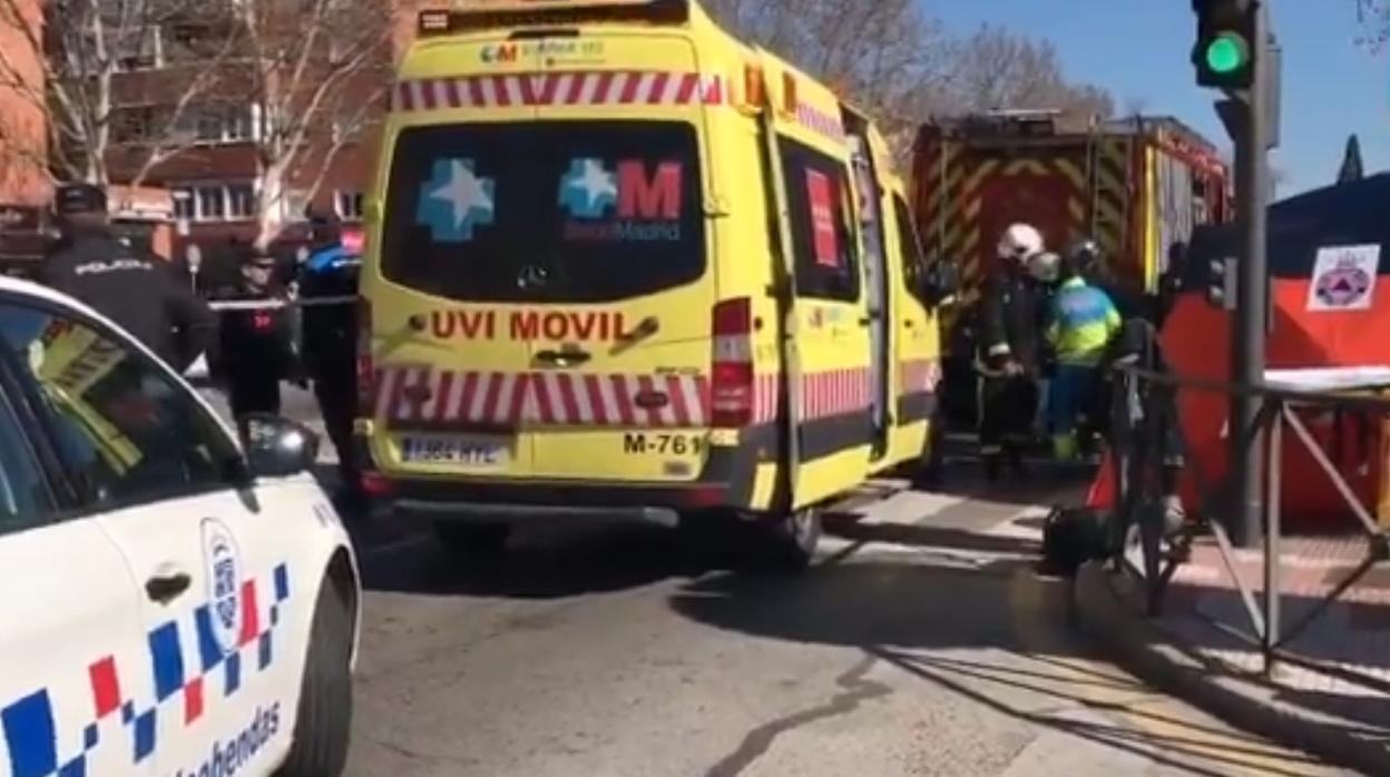 Efectivos de Emergencias, Policía Local y Bomberos en el lugar del accidente