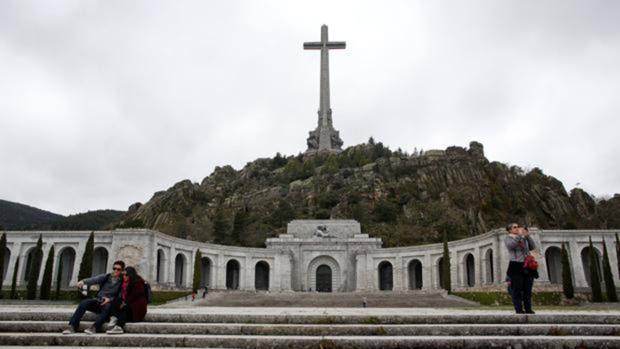 El Gobierno aprueba la exhumación de Franco pero da 15 días más a la familia para que diga dónde quiere enterrarlo