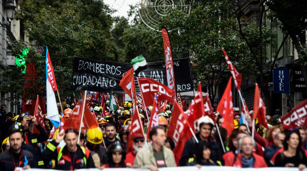 Protesta de Bomberos por el centro de Madrid, en octubre