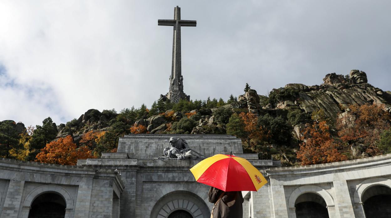 El Gobierno defiende que tendría autoridad para entrar en el Valle de los Caídos