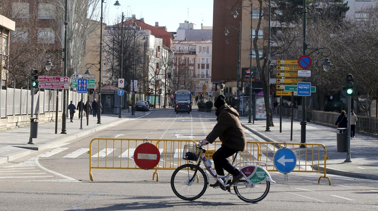 El tráfico ha estado restringido en el centro de Valladolid este domingo por elevados niveles de contaminación