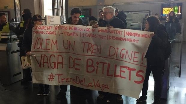 Escaso impacto de la «huelga de billetes» convocada en Barcelona