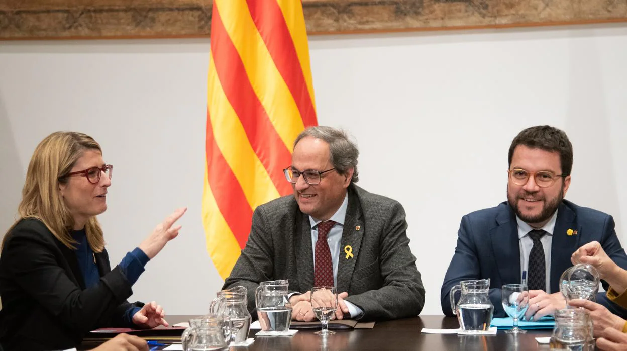 Quim Torra y sus consejeros Pere Aragonès (Economía) y Elsa Artadi (Presidencia)