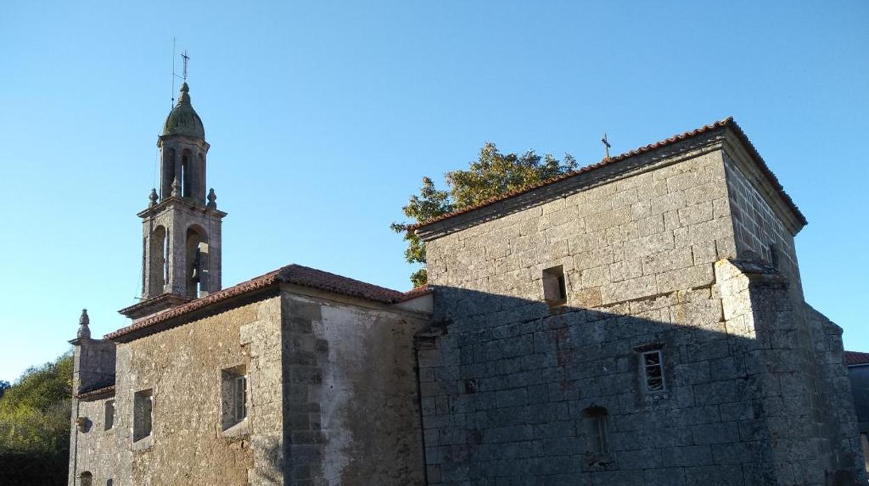 Iglesia de Soutolongo, en Lalín, una de las nueve que atiende el párroco