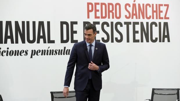 Sánchez carga contra los históricos en la presentación de su libro: «Fueron referentes de una sociedad española que ya no es»