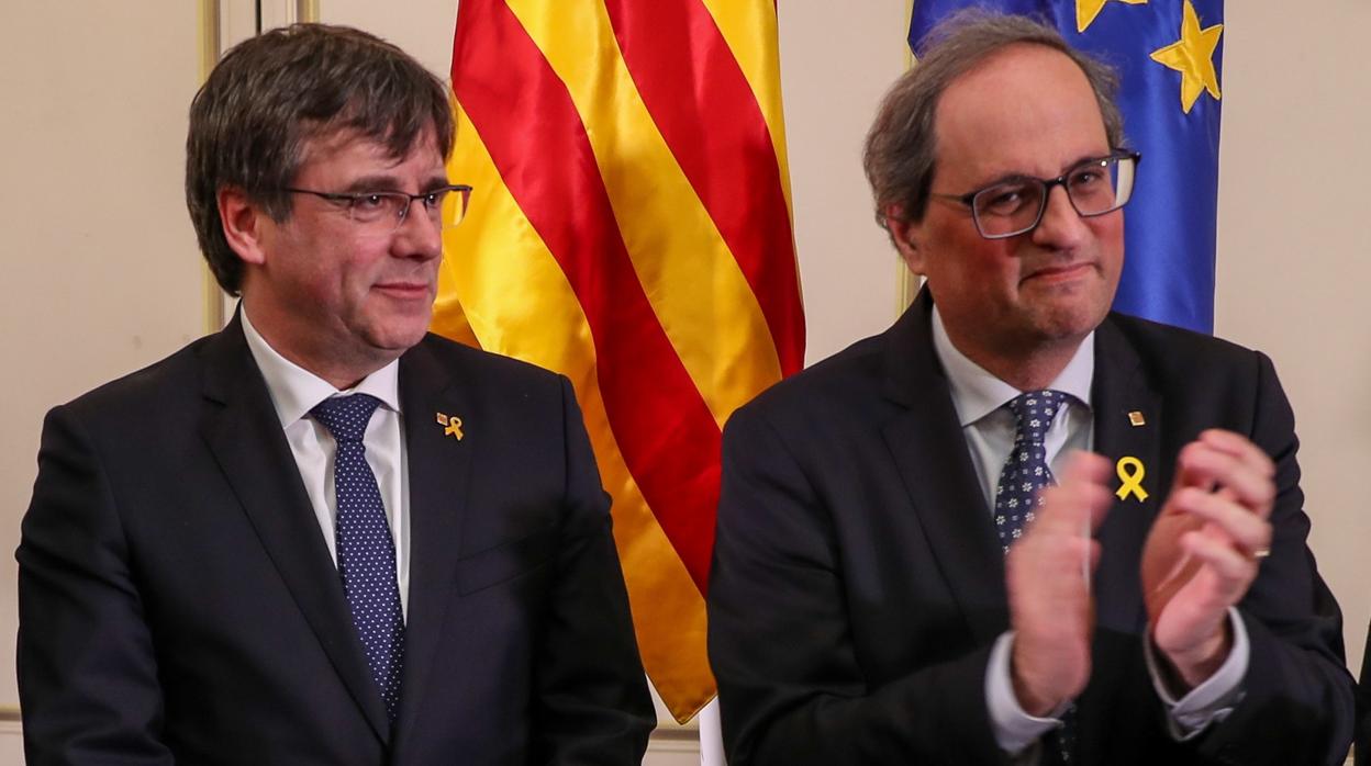 Carles Puigdemont y Quim Torra el lunes, en la conferencia celebrada en un hotel de Bruselas tras el rechazo del Parlamento Europeo