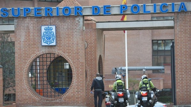 Detienen a un joven por descuartizar y comerse a su madre en el barrio de Salamanca