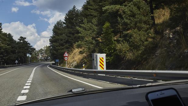 Idean un sistema para cambiar a distancia señales de tráfico y transformarlas en radares