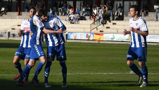 1-0: El Talavera respira gracias a un gran gol de Abel Molinero