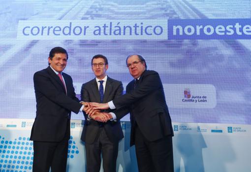 Los presidentes de Asturias, Galicia y Castilla y León, Javier Fernánez, Alberto Núñez Feijoo y Herrera, en una de las presentaciones del Corredor Atlántico