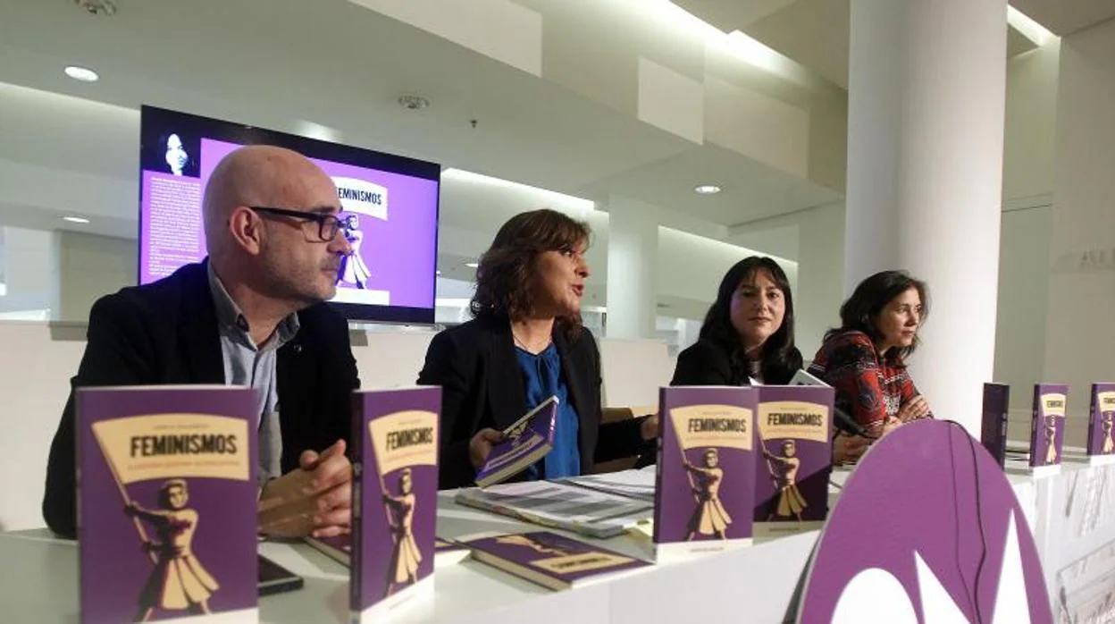 De izquierda a derecha, Castro, López Abella y Figueiredo en la presentación del libro