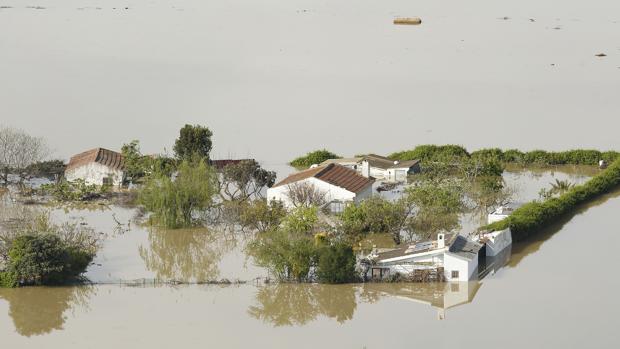 Los afectados por las inundaciones del Ebro llevan su hartazgo hasta las Cortes de Aragón