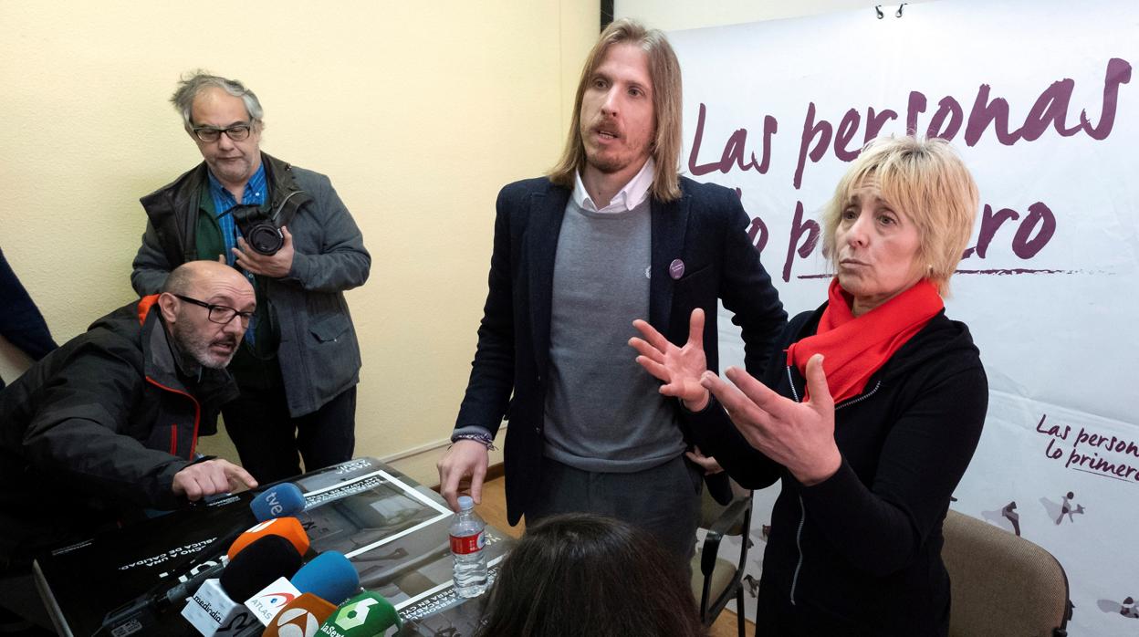 Fernández con Baeza, la candidata de Ávila que estuvo presa 7 años como cómplice de asesinato