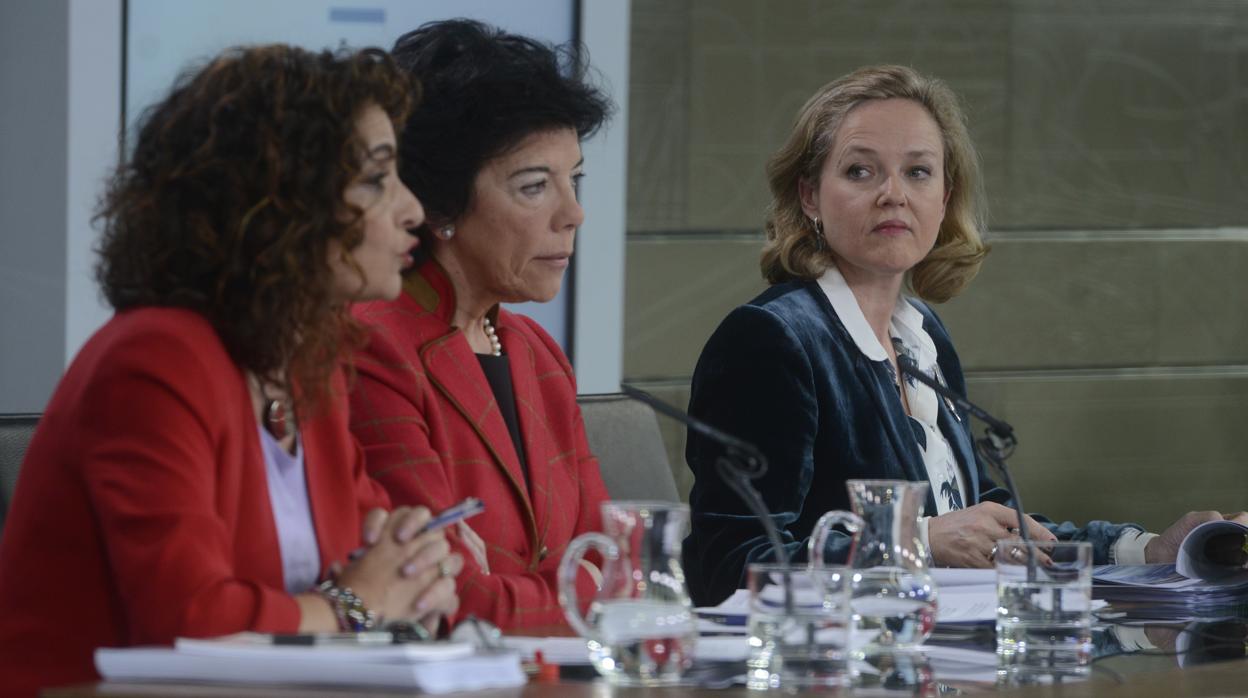 Montero, Celaá y Calviño, en la rueda de prensa del Consejo de Ministros