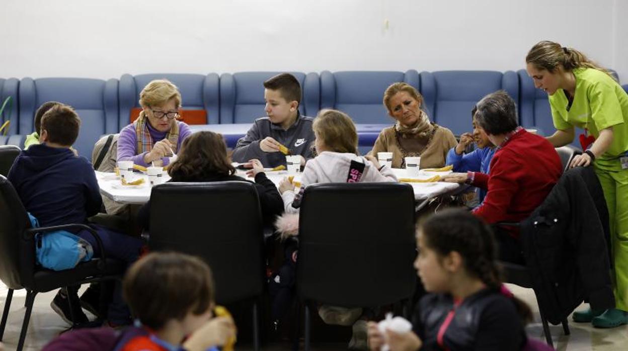 Visita escolar a una asociación de atención a enfermos de Alzheimer