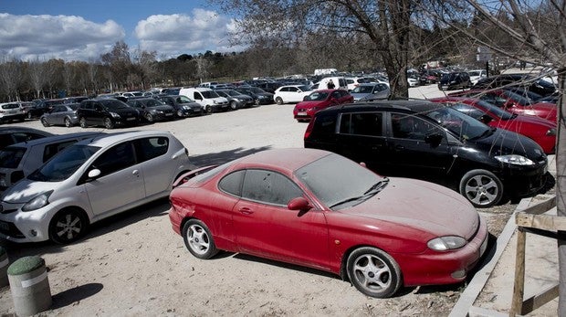 La Casa de Campo: aparcamiento «encubierto», coches abandonados y camping ilegal de caravanas