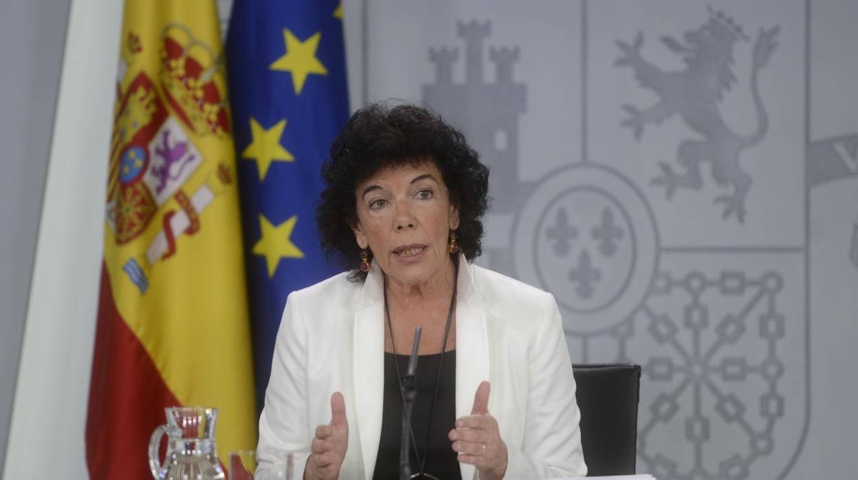 La ministra portavoz y de Educación, Isabel Celaá, durante una rueda de prensa tras el Consejo de Ministros