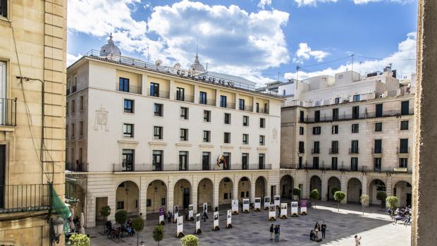 Un educador abusa sexualmente de una niña en su habitación de un centro de acogida de Alicante