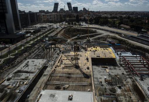 Torre Caleido: el quinto coloso de la Castellana empieza su ascenso, que concluirá en septiembre