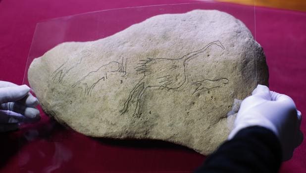 Grullas, grabados y sílex: así nació el arte narrativo hace 12.500 años