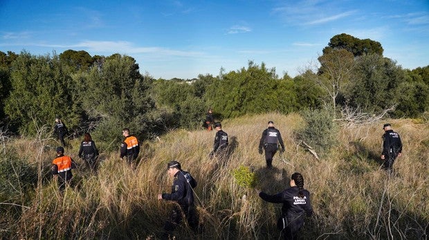 La Guardia Civil buscó en pozos a los niños desaparecidos en Valencia mientras la madre hablaba de «resucitarlos»