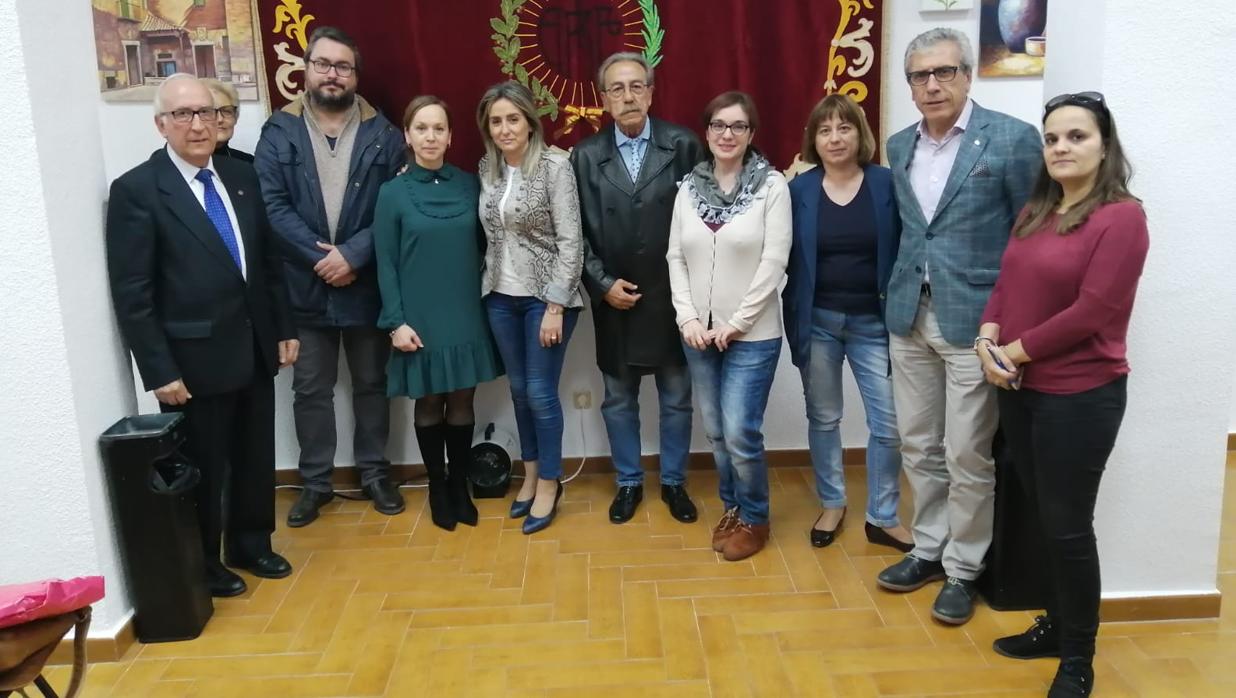 Miembros de la Sociedad Arte con la alcaldesa y periodistas de Toledo