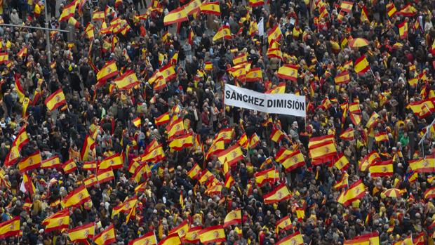 Una manifestación contra el separatismo catalán para hacer frente a la marcha en Madrid de los independentistas