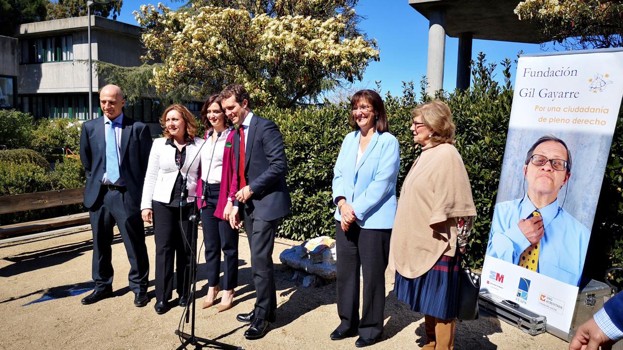 Pablo Casado e Isabel Díaz Ayuso han visitado la Fundación Gil Gayarre