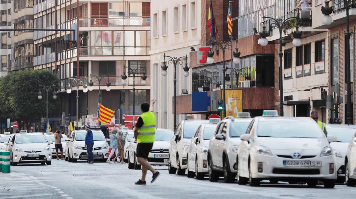 Imágenes de la última huelga del sector del taxi en Valencia