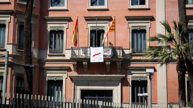 Torra informa a la JEC de que en las sedes de la Generalitat no hay «esteladas» ni lazos amarillos