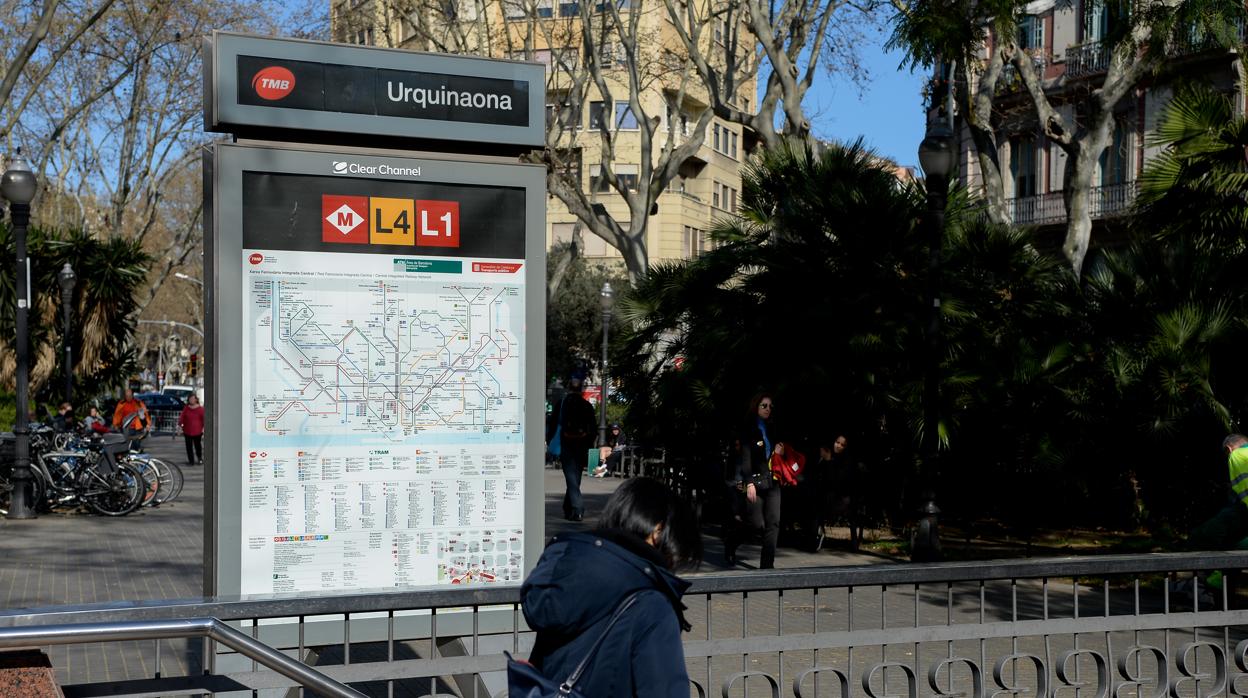 Acceso a una boca de metro