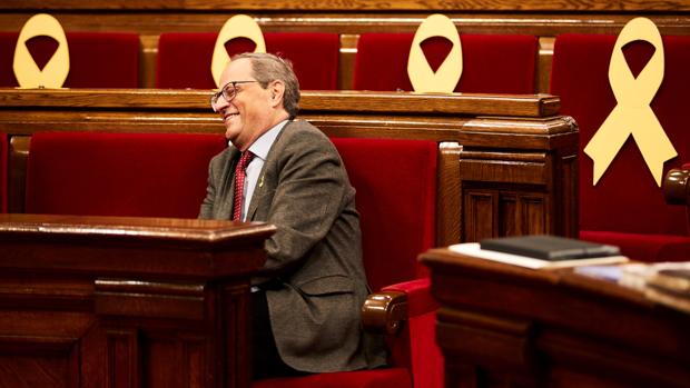 Torra tiene hasta las 15 horas de este viernes para retirar lazos y esteladas de los edificios públicos