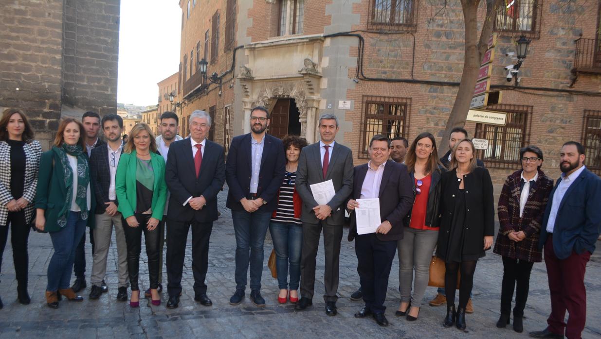 Álvaro Gutiérrez con los candidatos al Congresoy al Senado por la provincia de Toledo