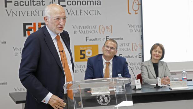 Juan Roig desvela las claves del éxito de Mercadona en la Universidad donde se tituló