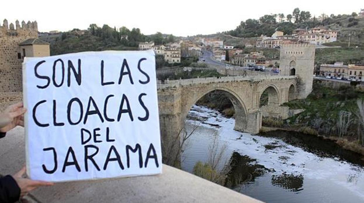 Protesta contra la contaminación en el río Tajo