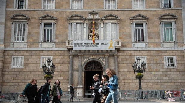 El presidente del Senado de Francia: «España es una democracia ejemplar»